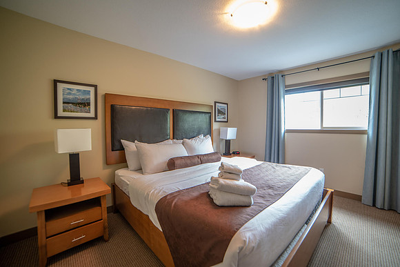 Edmonton-Corporate-photographer-248