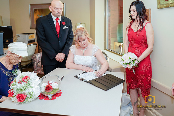 Ron-Tracy-wedding-signing-10188