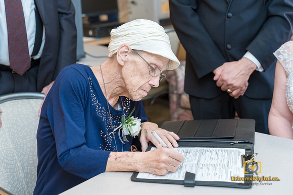 Ron-Tracy-wedding-signing-10209