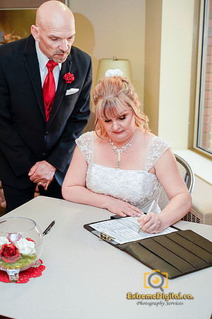 Ron-Tracy-wedding-signing-10190